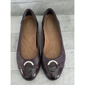 Clarks Womens 9W Burgundy Leather Ballet Flats With Metal Accent